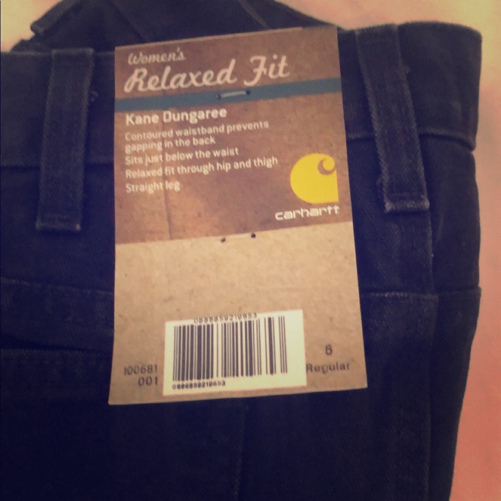Woman’s carhartt pants - size 6, runs large